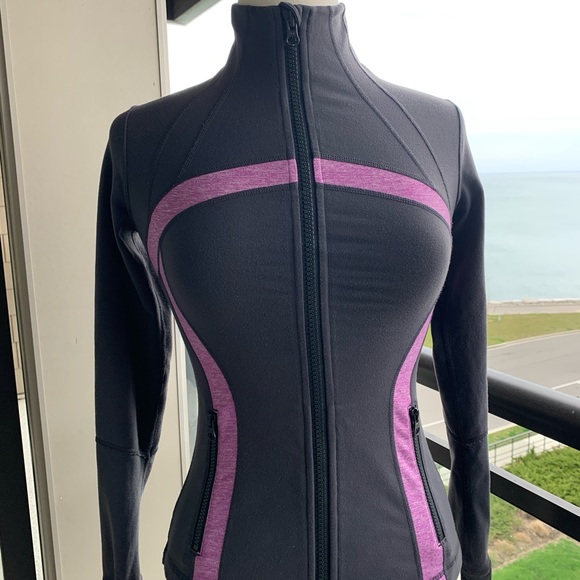 Lululemon jacket, grey with pink, EUC, Size 4 - Picture 3 of 12